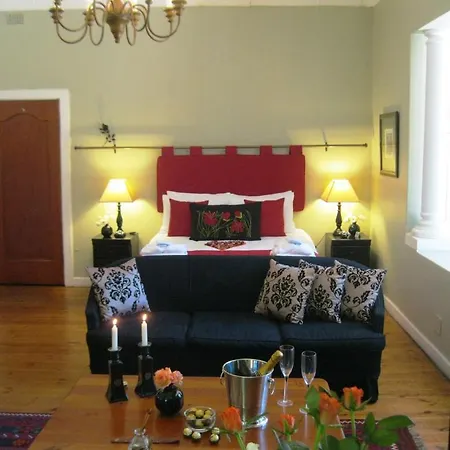 Village Green Guest House-2
